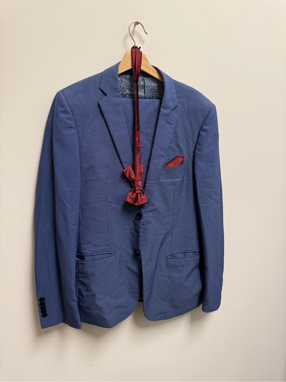 Navy Men's Two-Button Blazer with Red Pocket Square